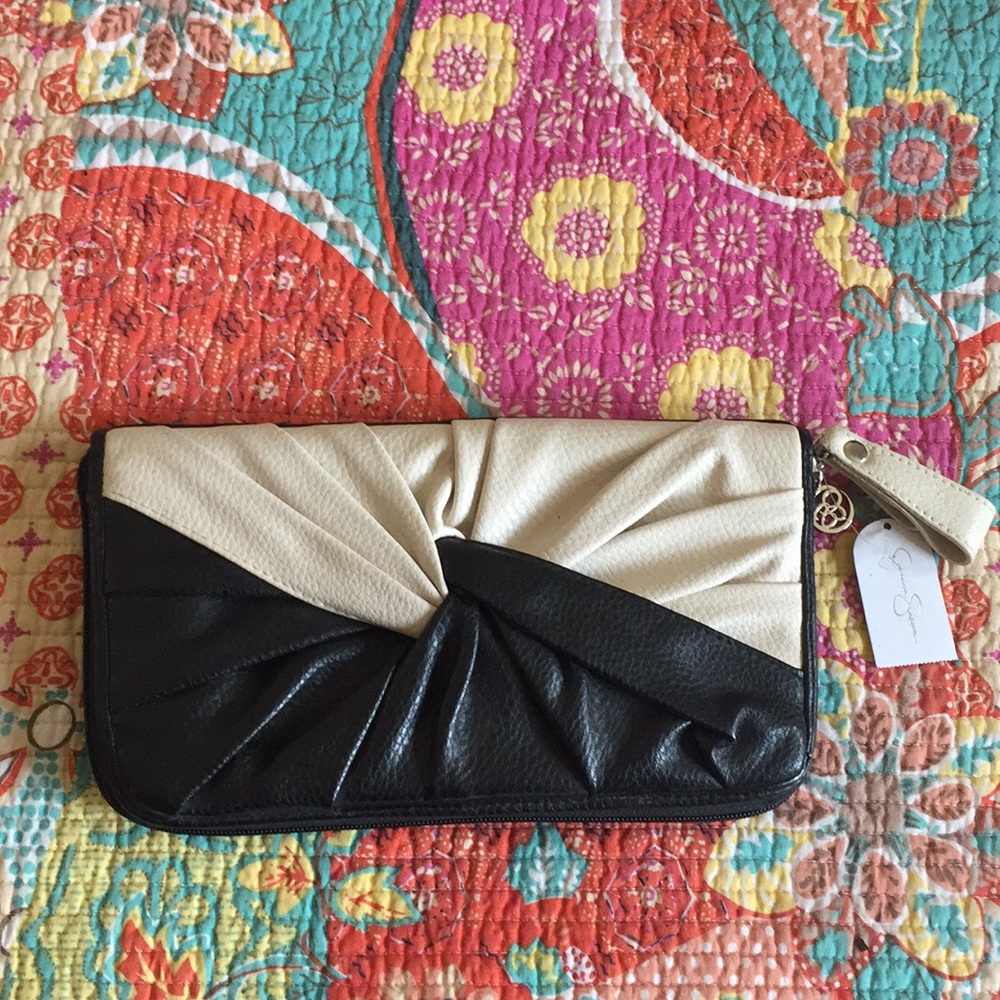 Jessica Simpson black & white clutch
